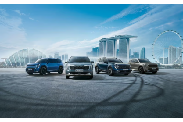 Kia連續四個月領牌達千台，再創歷史紀錄！ 歡慶榮獲Kia全球總部「2025卓越合作夥伴獎」， 「Kia啟程新競界」起跑，週週抽新加坡方程式大獎賽雙人遊！